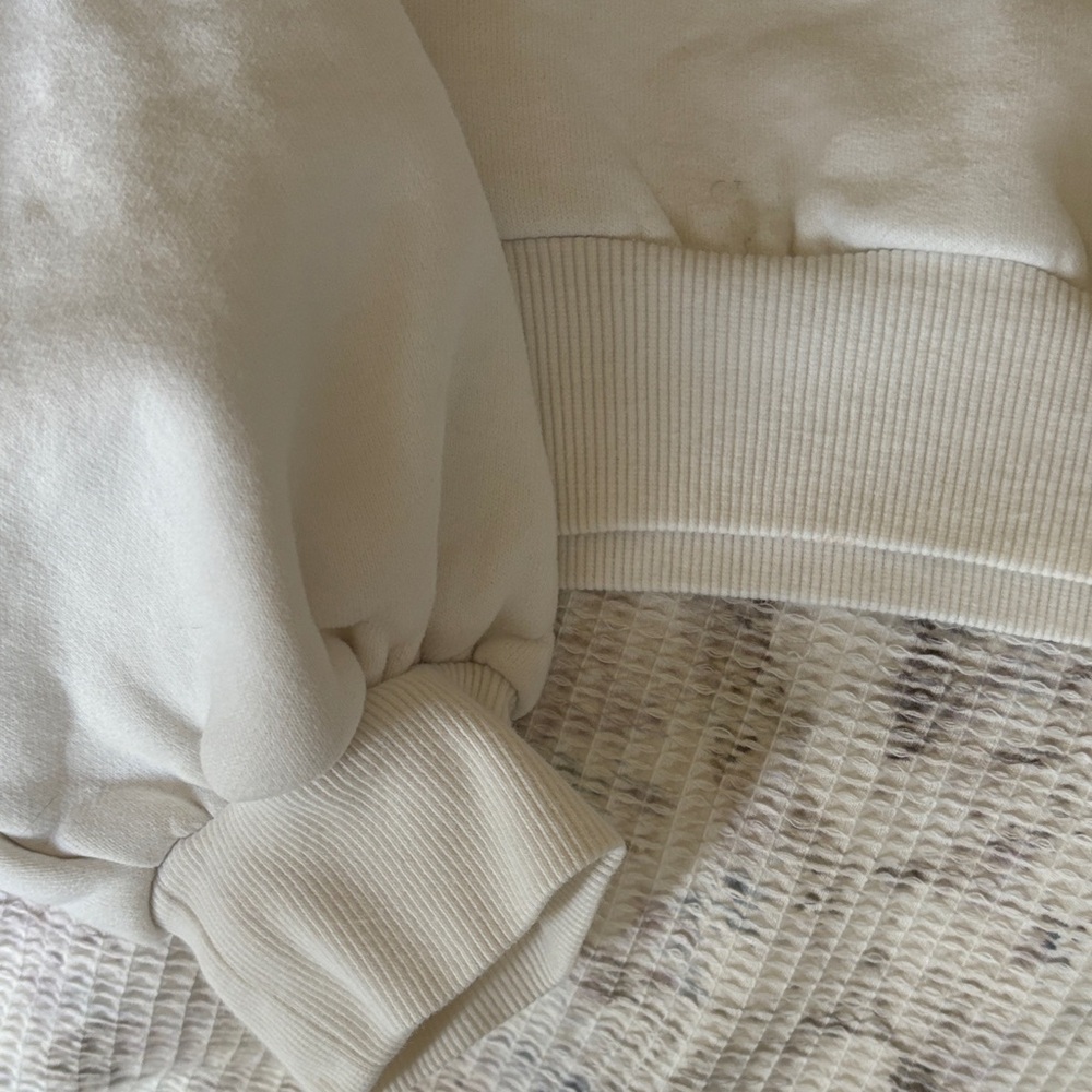 Aritzia Cropped Sweatshirt - Picture 4 of 4
